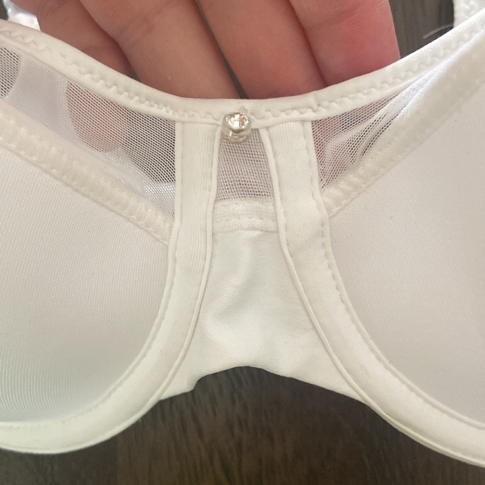 BALI 34C white comfortlite breathable bra NWT *some blue spots on front and back - Picture 3 of 14